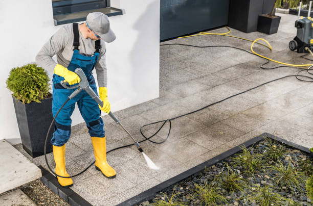 Best Sidewalk Pressure Washing  in Suamico, WI